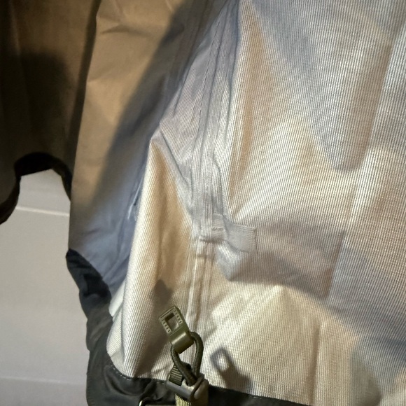 Patagonia Torrentshell 3L Olive Green Rain Jacket - Picture 7 of 9